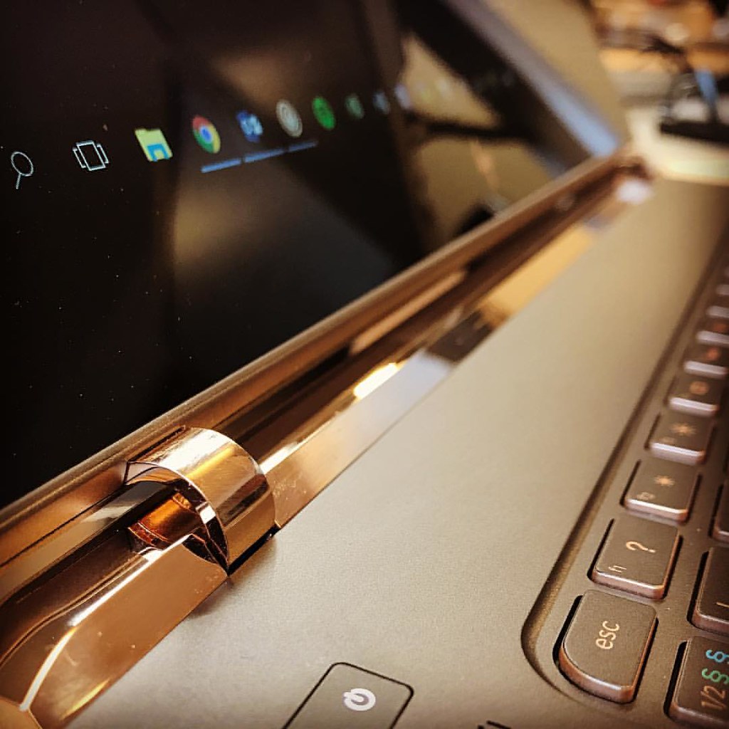 laptop hinge repair